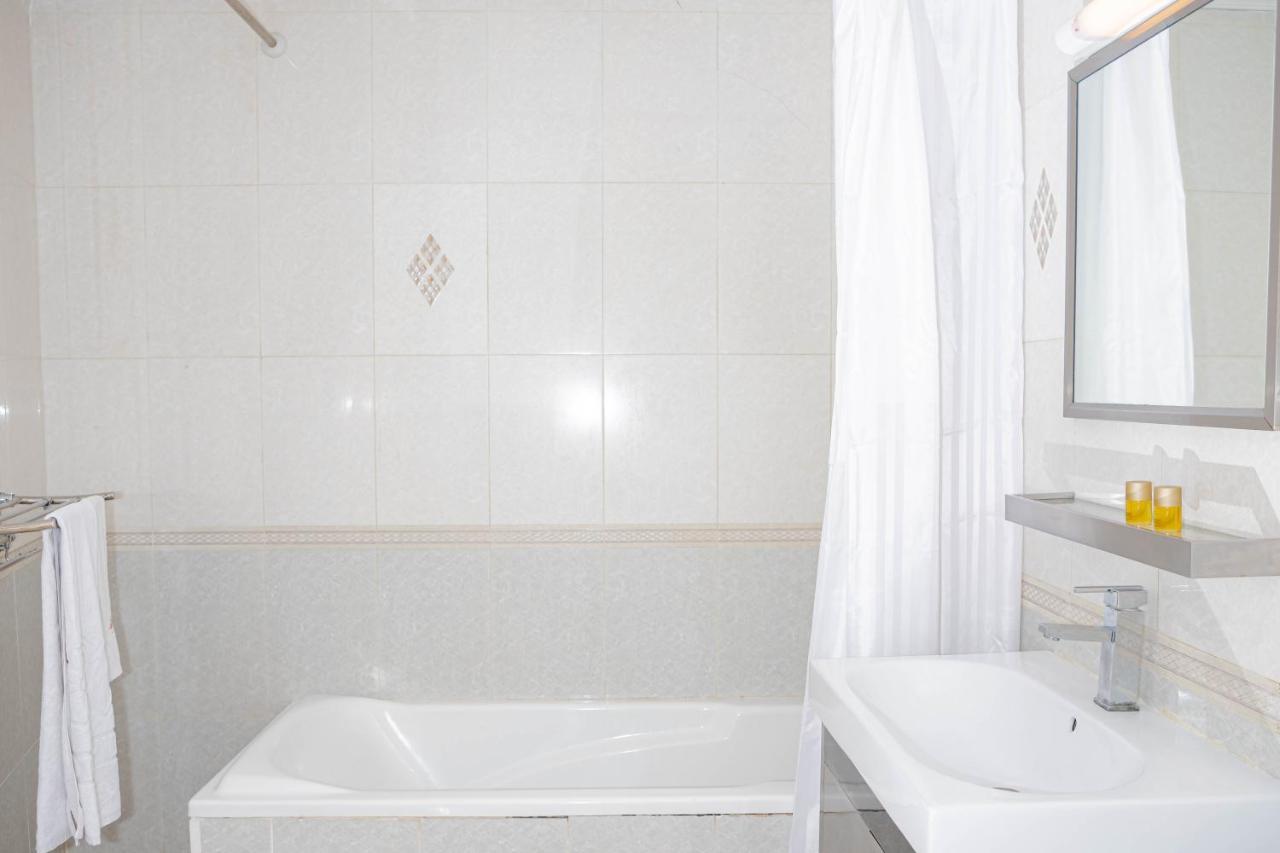 Hotel Hibiscus Louis Libreville Eksteriør billede
